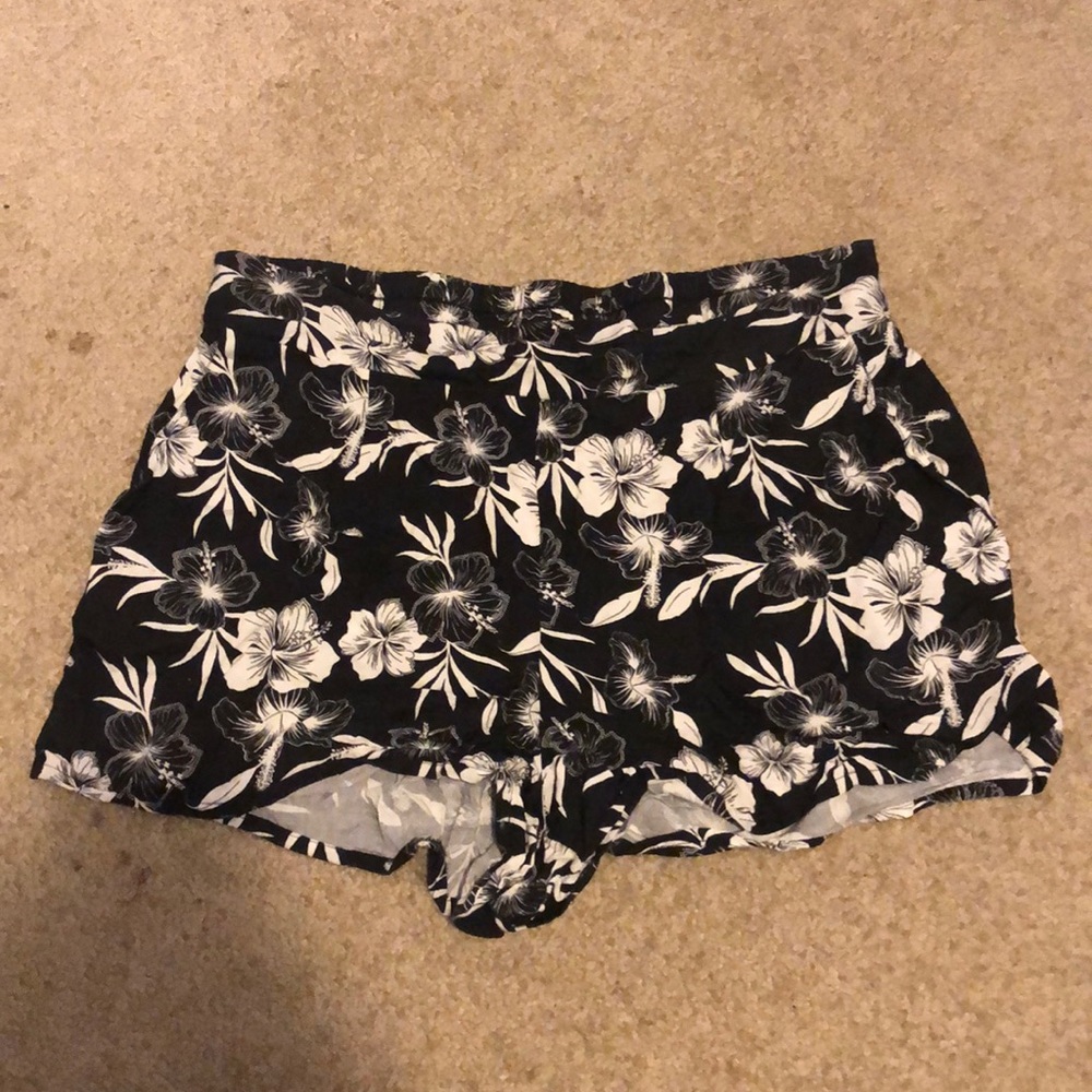 Cute floral pattern shorts